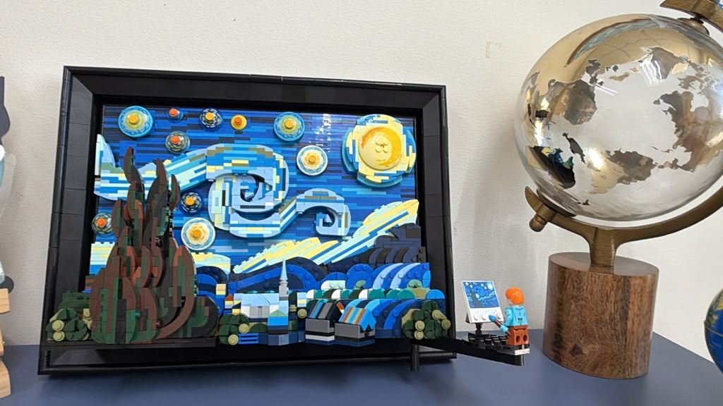 Customer display of The Starry Night building set